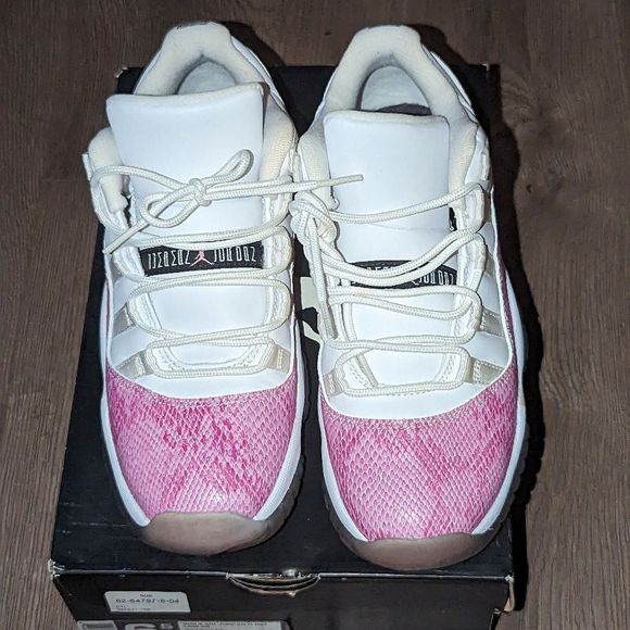 Jordan Retro Low 11's Pink Snakeskin - Picture 2 of 8